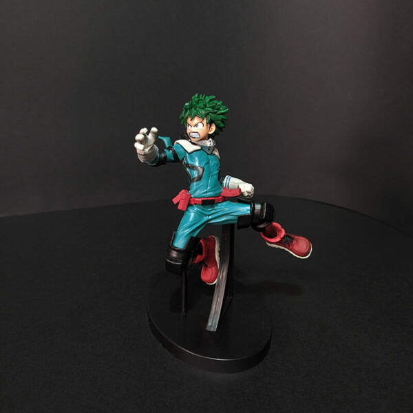 Figurë aksioni Izuku Midoriya është një nga prurjet më të reja dhe më të vecanta për shkak të punimit të detajuar që ka dhe personifikimi perfekt me personazhin.