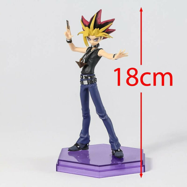 Nga seriali i njohur anime Yu-Gi-Oh vjen për ju kjo figurë aksioni Yami Yugi me gjatësi 18 cm si një ide dhurate fantastike për të gjithë fansat.