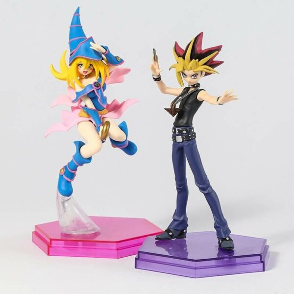 Nga seriali i njohur anime Yu-Gi-Oh vjen për ju kjo figurë aksioni Yami Yugi me gjatësi 18 cm si një ide dhurate fantastike për të gjithë fansat.